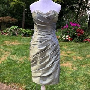 Women’s Metallic Green Above the Knee Strapless Beaded Dress